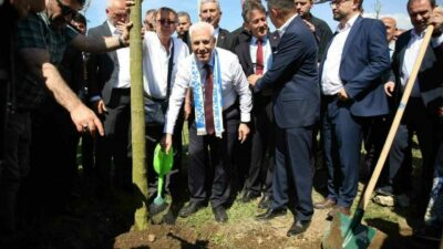 Bursa Büyükşehir Belediyesi, kentin simgesi olan ‘Yeşil Bursa’ kimliğini yeniden