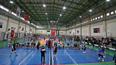 Türkiye Voleybol Federasyonu tarafından Bursa’da düzenlenen Veteranlar turnuvasının ikinci ayağı