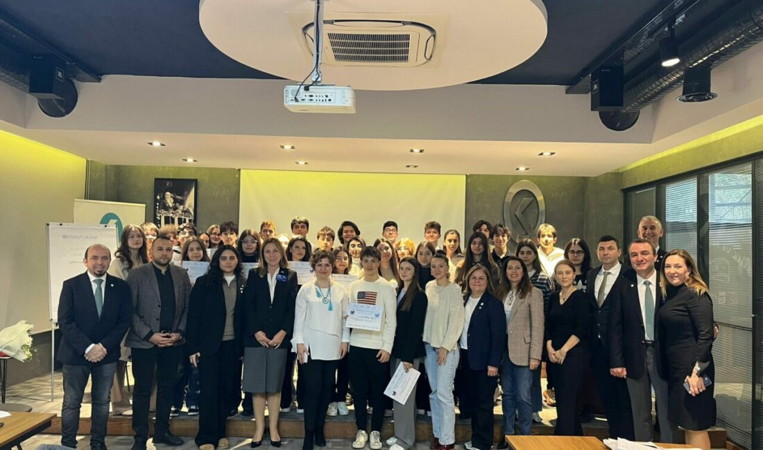 Bursa’da Rotary kulüplerinden “Okullarda İklim Hareketi Projesi” Bursa’da faaliyet gösteren Rotary kulüpleri, “Sürdürülebilirlik ve İklim Krizi” teması