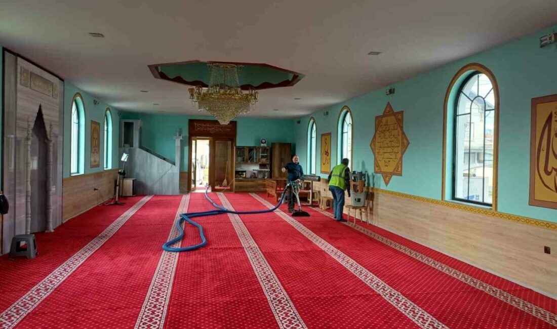 Balkanlar’daki camilerde Ramazan temizliği Ramazan ayı öncesinde Bursa genelindeki cami ve mescitlerde temizlik çalışması
