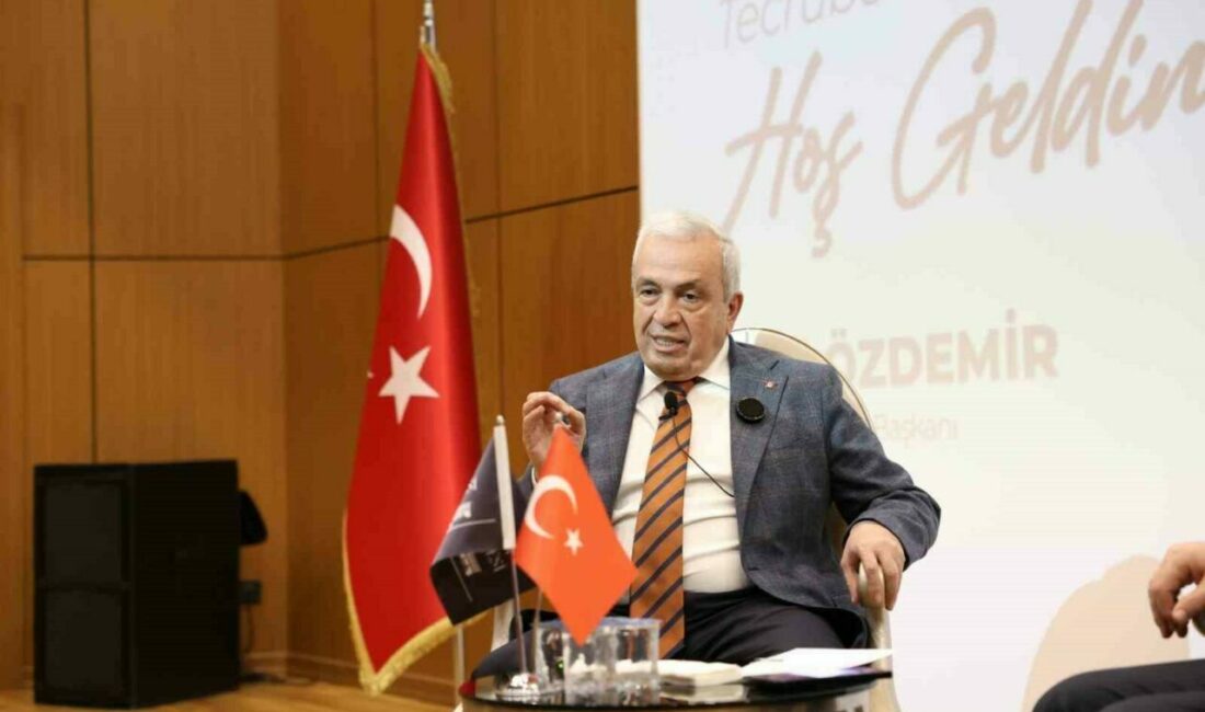 Nilüfer Belediye Başkanı Şadi Özdemir, Mudanya Üniversitesi tarafından düzenlenen “Tecrübe