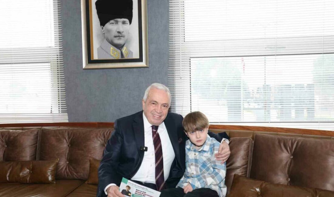 Başkan Şadi Özdemir’den Yağız Efe için dayanışma çağrısı Nilüfer Belediye Başkanı Şadi Özdemir, Duchenne Musküler Distrofi (DMD) hastalığıyla