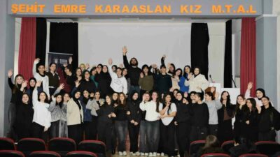 Bursa Büyükşehir Belediyesi’nin kız öğrencilerin bilim ve teknoloji alanlarına olan