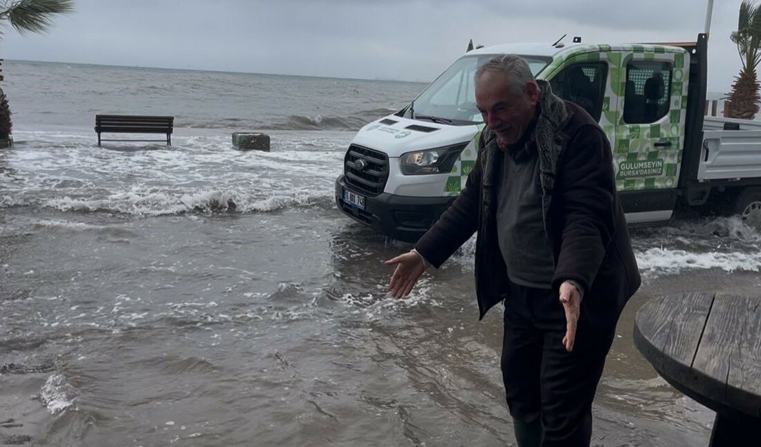 Marmara Denizi’nde etkili olan fırtına nedeniyle oluşan dev dalgalar, Bursa’nın