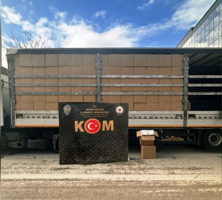 Bursa’da düzenlenen operasyonda 10 milyon 510 bin adet kaçak makaron
