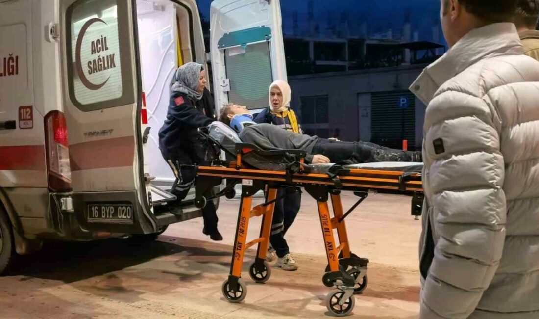 Bursa’nın İnegöl ilçesinde 14 yaşındaki ehliyetsiz sürücünün park halindeki 3