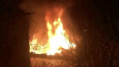 Bursa’nın İznik ilçesine bağlı Göllüce Mahallesi’nde çıkan yangında 2 katlı