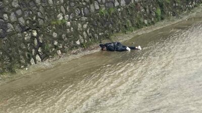 Bursa’nın Yıldırım ilçesinde dereye düşen genç adam, kalp masajıyla hayata