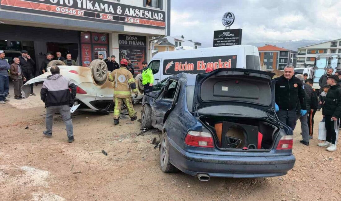 Bursa’da ehliyetsiz sürücü, park halindeki araçlara çarptı: 8 öğrenci yaralandı Bursa’nın İnegöl ilçesinde 14 yaşındaki ehliyetsiz sürücünün kontrolünden çıkan otomobilin