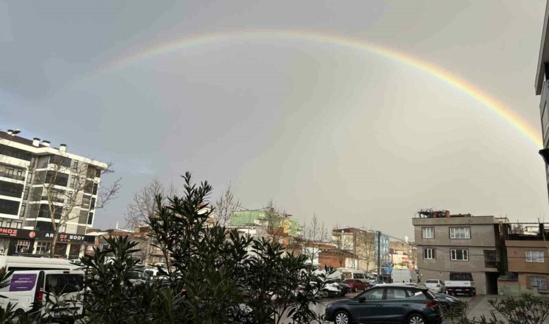 Bursa’da yağmurun ardından güneşin bulutların arasından kendini göstermesiyle ortaya çıkan