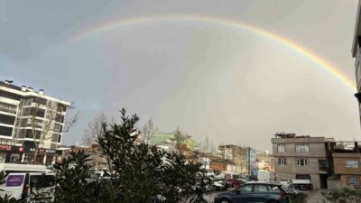 Bursa’da yağmurun ardından güneşin bulutların arasından kendini göstermesiyle ortaya çıkan