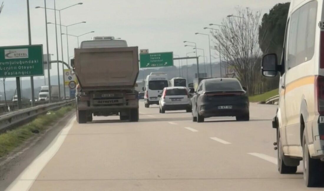 Bursa’da yasak olan en sol şeride giren hafriyat kamyonu süratli