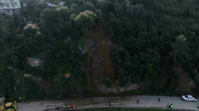 Bursa’nın Mudanya ilçesini Gemlik ilçesine bağlayan karayolundaki heyelan yolun kapanmasına