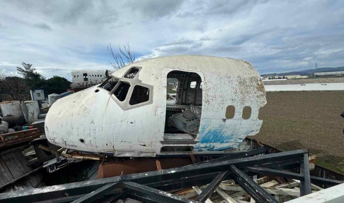 Bursa’da bir geri dönüşüm tesisindeki hurda Boeing 747 model yolcu