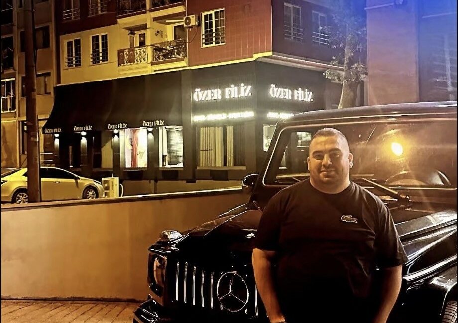 Bursa’da kahvehaneden çıktıktan sonra silahlı saldırıya uğrayan galerici iki arkadaştan