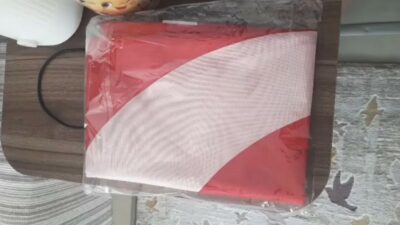 Bursa’da kuryenin bayrak hassasiyeti izleyenlerin tüylerini diken diken yaparken o