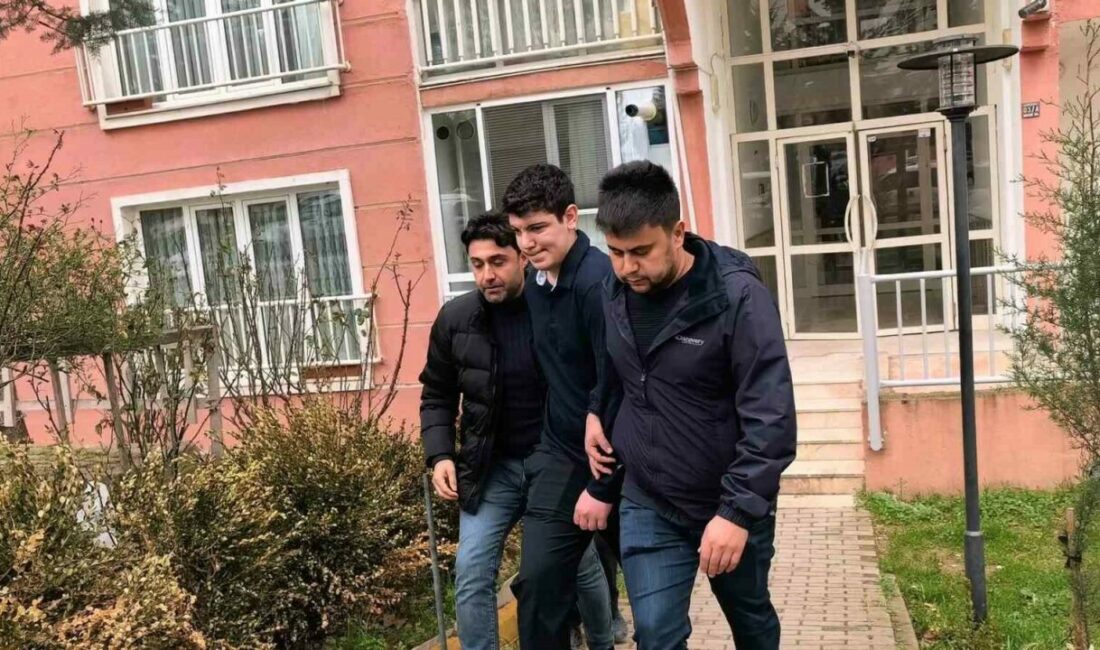 Bursa’da öfkeli genç ablasını bıçakla rehin aldı Bursa’nın İnegöl ilçesinde ablasını bıçakla rehin alan genç, koç başıyla