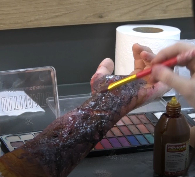 Bursa’da öğrencilerden gerçeği aratmayan özel efekt makyajları Film ve dizilerde izleyiciyi etkileyen yaralanma, yanma ve benzeri sahnelerin