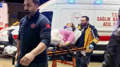 Bursa’nın İnegöl ilçesinde meydana gelen kazada kontrolden çıkan otomobil duvara