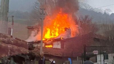 Bursa’nın Orhaneli ilçesinde sabahın erken saatlerinde çıkan yangın, yaşlı çiftin