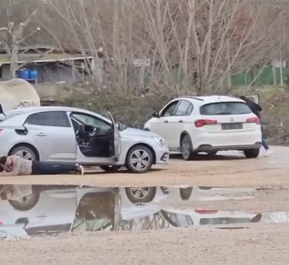 Bursa’da soygun senaryosunu polis yutmadı…20 milyonluk sahte gasp planı çökertildi: 5 kişi tutuklandı Bursa’nın Nilüfer ilçesinde silahlı soygun gibi gösterilen olayın, para aklamak
