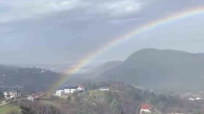Bursa’nın Kestel ilçesine bağlı Saitabat Mahallesi’nde yağmurun ardından oluşan gökkuşağı,