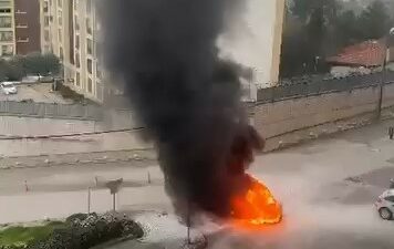 Bursa’da alev alev yanan otomobilde yaşanan patlamalar mahalle sakinlerine korku