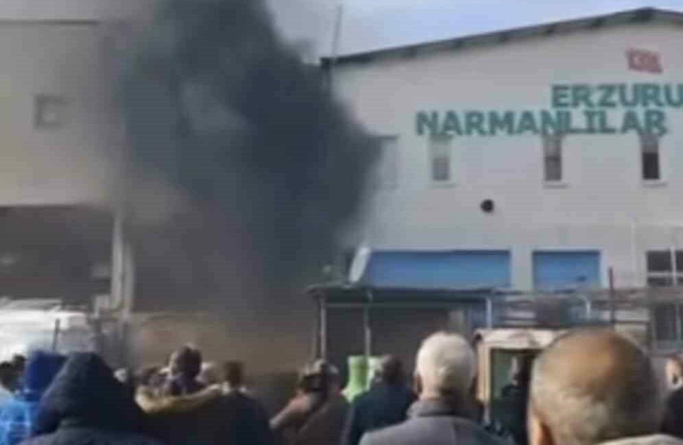 Bursa’nın bir iş yerinde çıkan yangın, itfaiye ekiplerinin müdahalesiyle kontrol