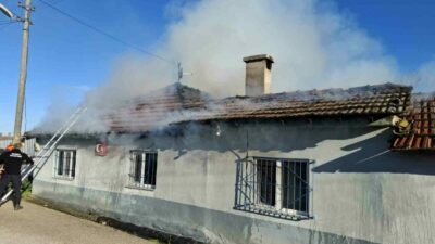 Mustafakemalpaşa ilçesine bağlı kırsal Doğancı Mahallesi’nde sabah saatlerinde çıkan yangında
