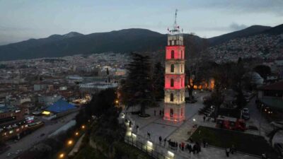 Bursa’da tarihi Tophane semtinde Ramazan ayının simgelerinden biri olan iftar