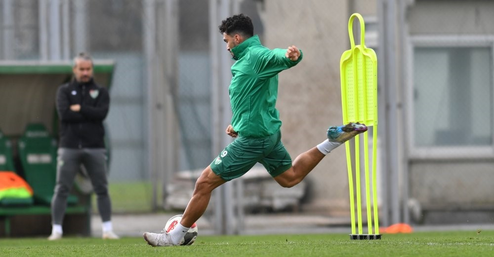 Bursaspor Isparta deplasmanı için yola çıkıyor TFF 2. Ligin 23. haftasında oynanacak Isparta 32 Spor maçı