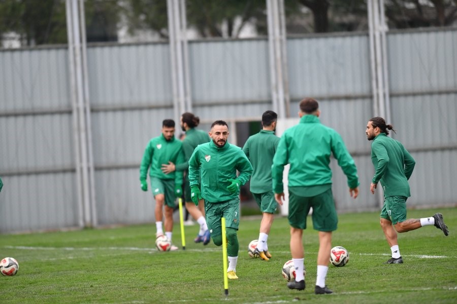 Bursaspor’da Kırklarelispor mesaisi sürüyor TFF 2. Lig’in 24. haftasında Bursaspor, sahasında Kırklarelispor ile oynayacağı