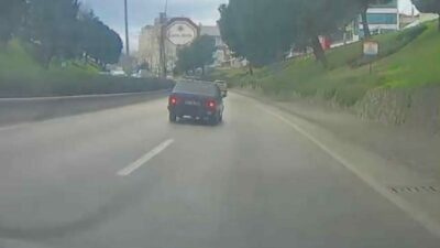 Bursa’da seyir halindeyken, kaldırımda yürüyen çocukların üzerine araç süren sürücü,