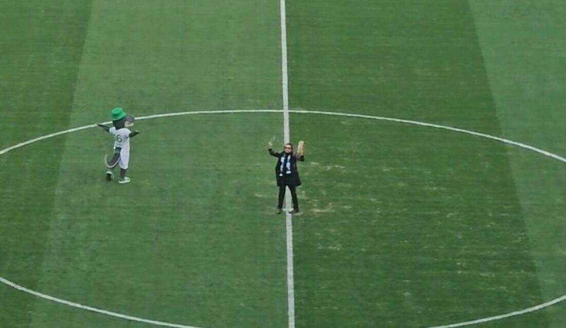 Bursaspor-Kırklarelispor maçı öncesinde tribünlerin simgesi haline gelen “Cendere” şovu, bu