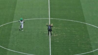 Bursaspor-Kırklarelispor maçı öncesinde tribünlerin simgesi haline gelen “Cendere” şovu, bu