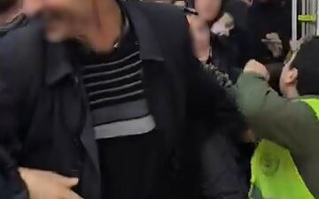 Bursa’da 27. yılına özel fiyatlarla indirim yapan mağaza, sadece kadınları