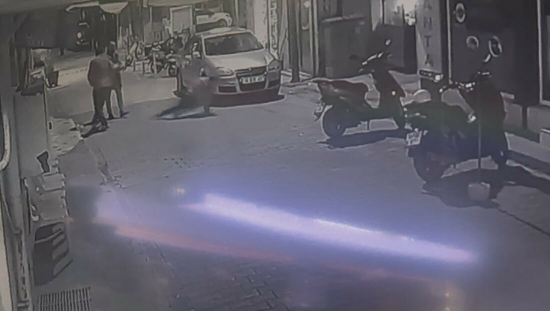 Kanlı hesaplaşma kameraya böyle yansıdı… Peş peşe ateş açtı, soğukkanlı tavırları dikkat çekti Bursa’nın İznik ilçesinde gece yarısı yaşanan silahlı saldırı, güvenlik kamerasına