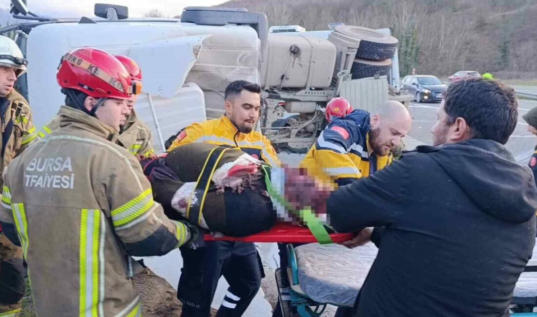 Bursa’nın İnegöl ilçesinde kontrolden çıkan beton tankerinin devrildiği kazada sürücü