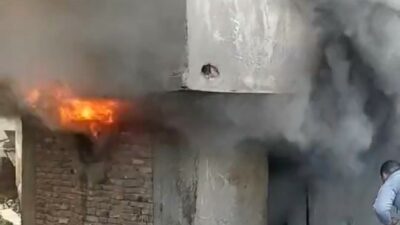 Bursa’da metruk bir bina alev alev yandı. Vatandaşların hortumla müdahale