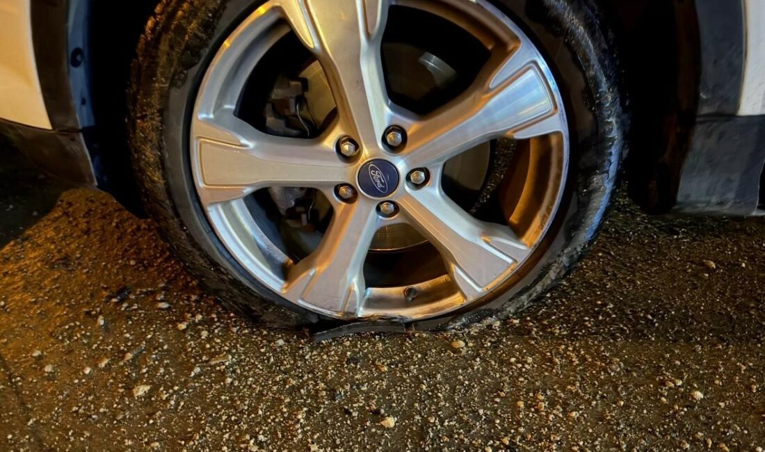 Bursa-Mudanya yolu üzerinde her geçen gün artan çukurlar sürücüleri çileden