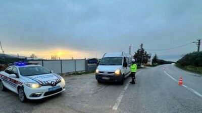 Bursa İl Jandarma Komutanlığı, öğrencilerin okula gidiş ve dönüşlerinde güvenli