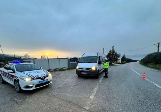 Bursa İl Jandarma Komutanlığı, öğrencilerin okula gidiş ve dönüşlerinde güvenli