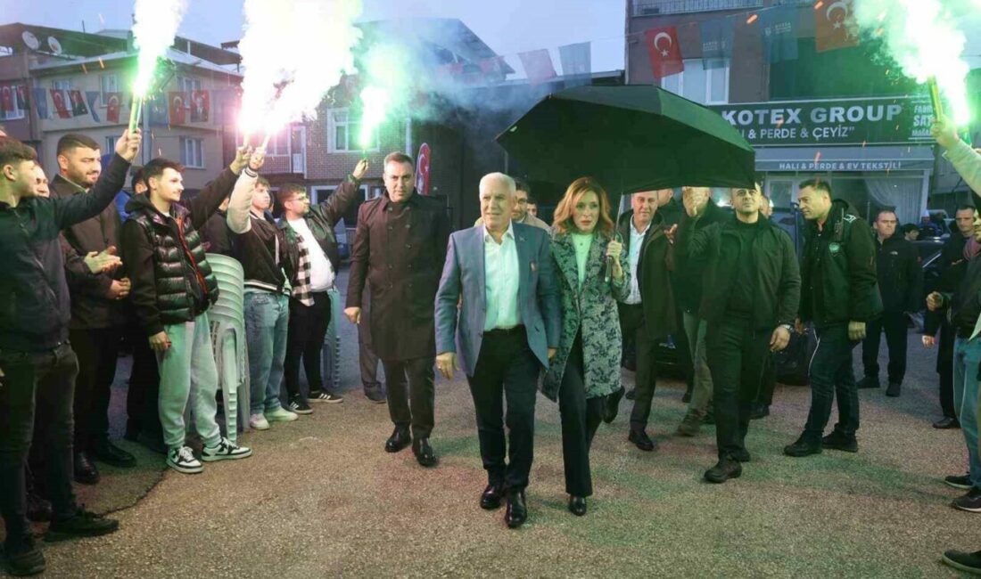 Ramazan, Büyükşehir’le bir başka yaşanıyor Bursa Büyükşehir Belediye Başkanı Mustafa Bozbey, eşi Seden Bozbey ile
