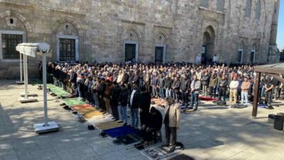 Ramazan ayının ilk cuma namazında Bursa’da camiler dolup taştı. Başta