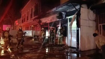 Bursa’da balık ve av malzemeleri satan bir dükkanda çıkan yangında