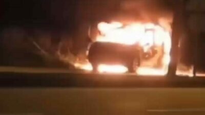 Bursa’da seyir halindeyken alev alan otomobil kullanılmaz hale geldi. Olay,