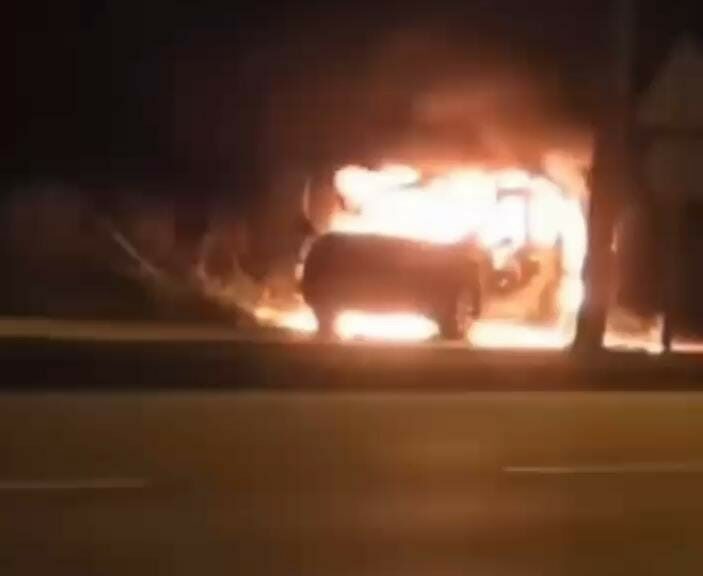 Bursa’da seyir halindeyken alev alan otomobil kullanılmaz hale geldi. Olay,