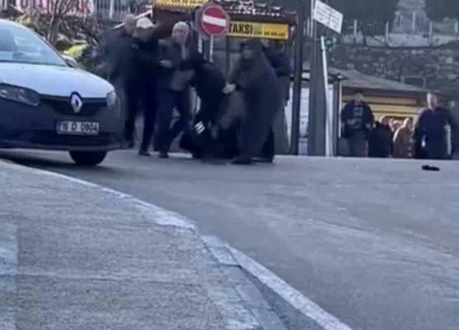 Bursa’da ticari taksi ile motosiklet sürücüsü arasında çıkan tekme tokatlı
