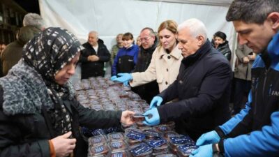 Bursa Büyükşehir Belediye Başkanı Mustafa Bozbey, eşi Seden Bozbey ile