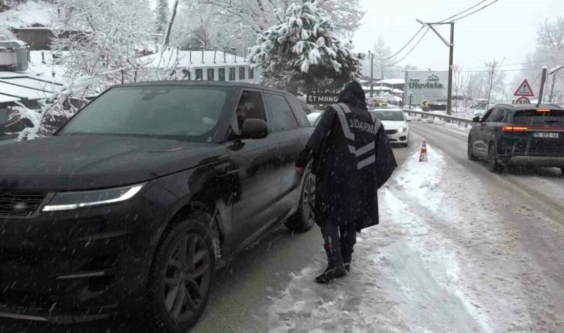Bursa’da sabah saatlerinde etkili olan yoğun kar yağışıyla birlikte Uludağ